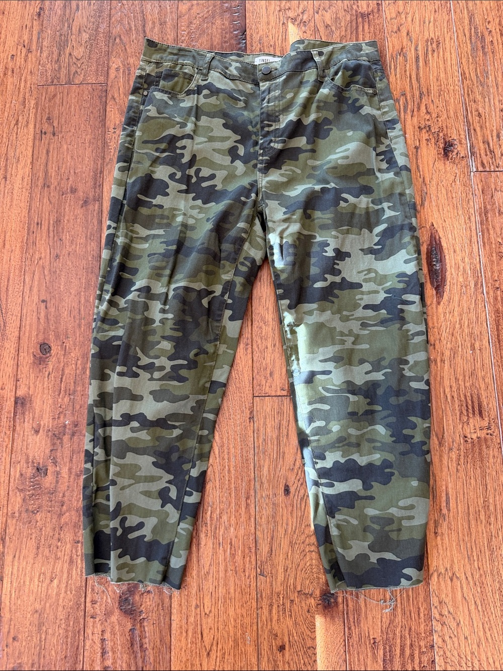 Tinsel Women's Olive Green Camo Cargo Pants